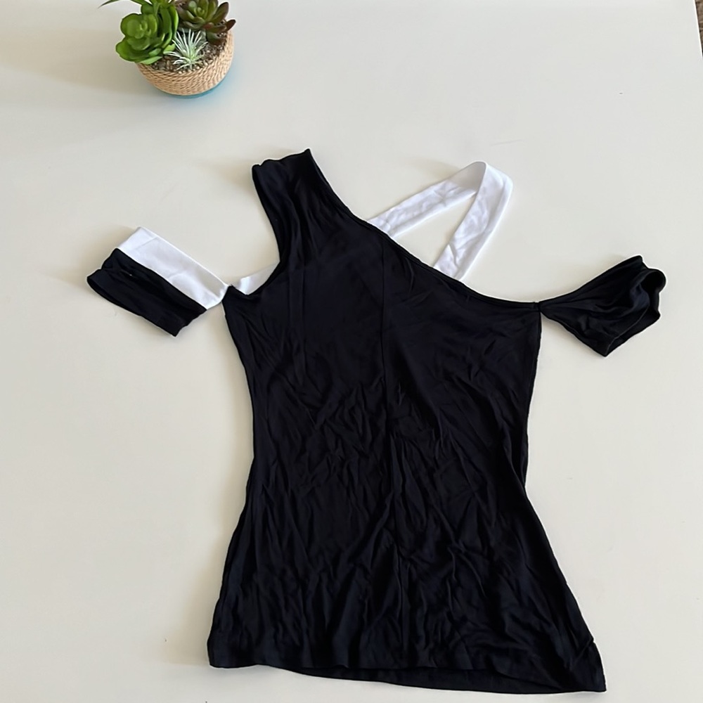 VENUS Top Off the Shoulder, black & white strap TOP! Size XS!